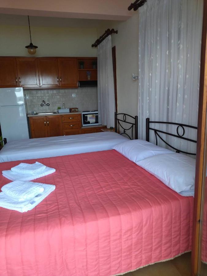 Violetta Studios&Apartments Milína Esterno foto