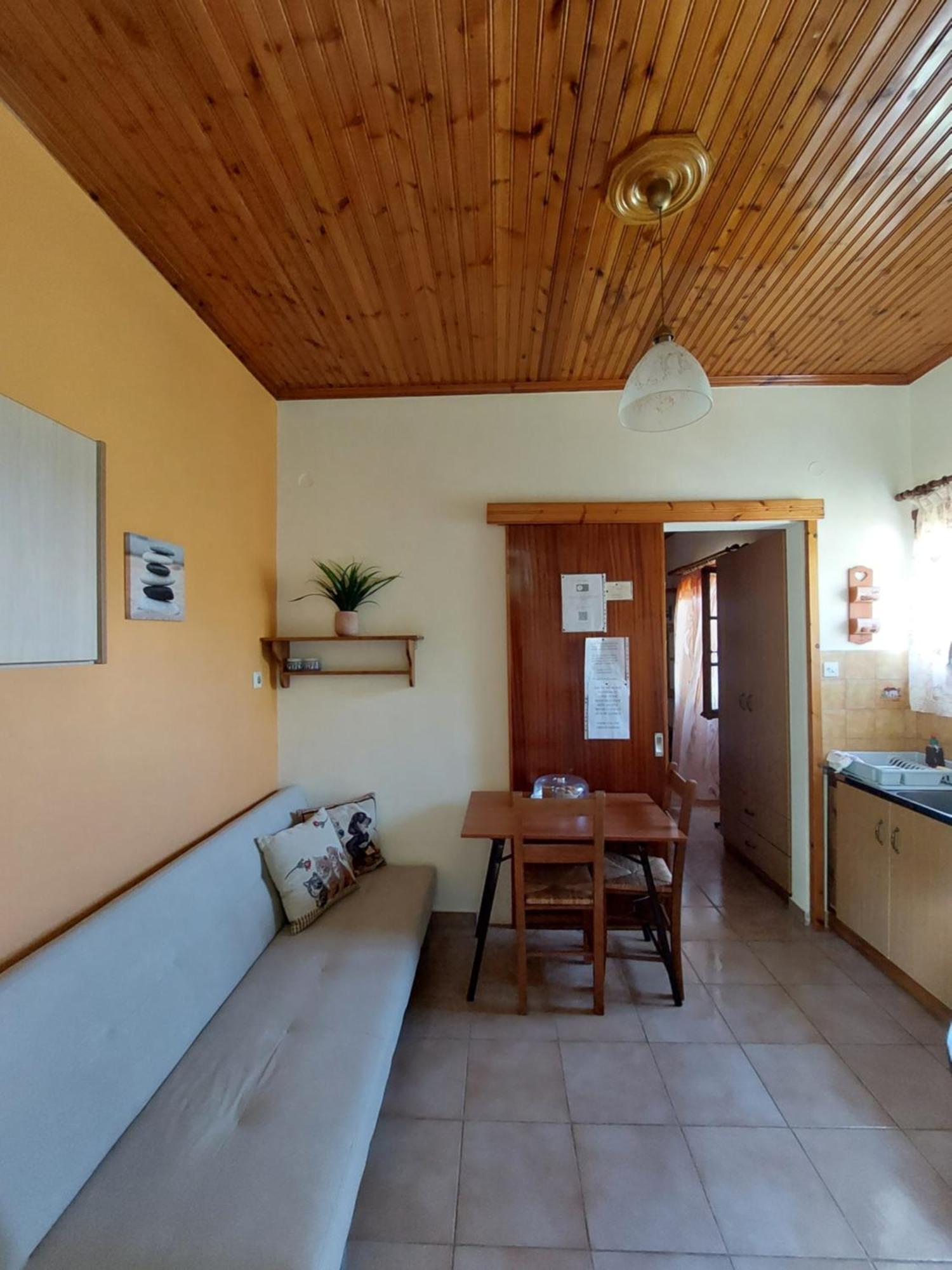 Violetta Studios&Apartments Milína Esterno foto