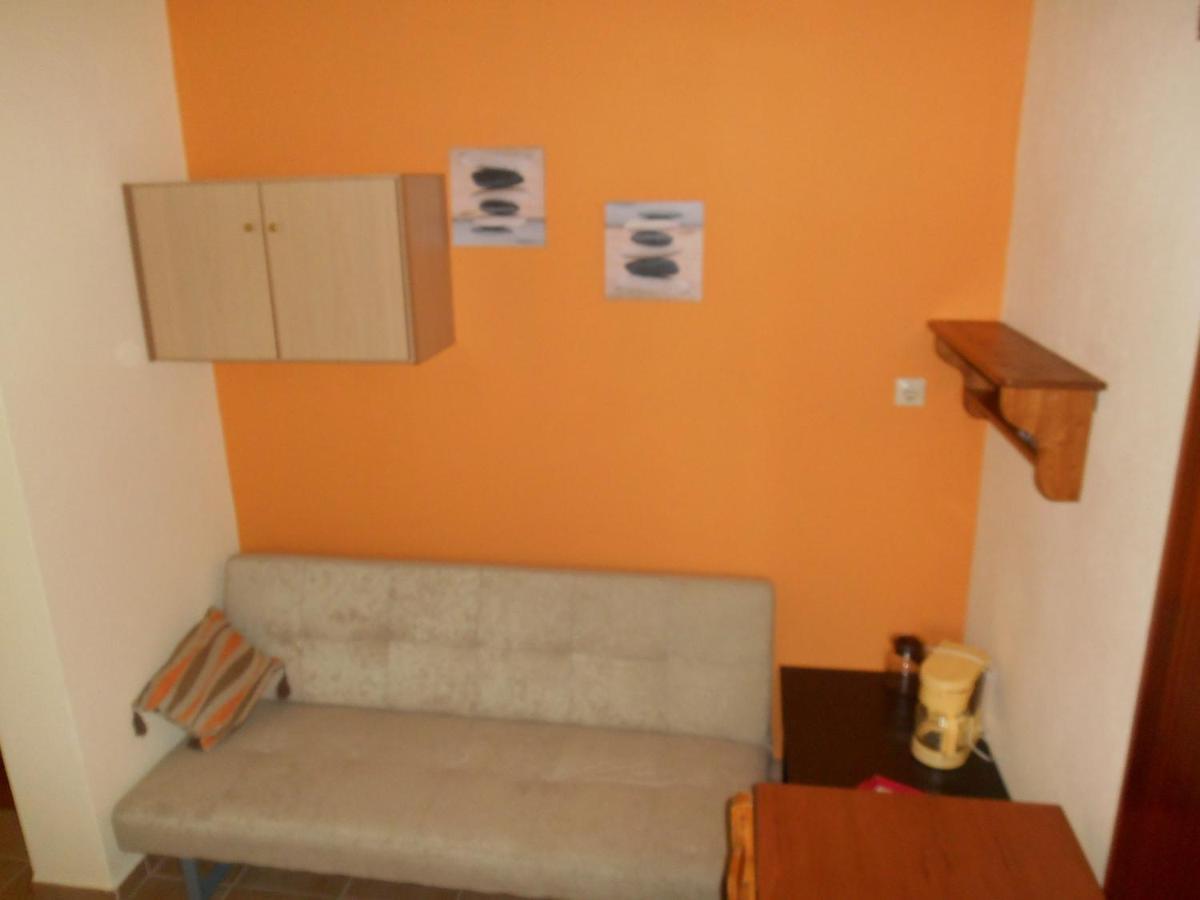 Violetta Studios&Apartments Milína Esterno foto